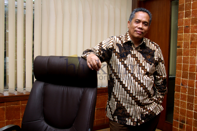 Luhut MP Pangaribuan, Advokat Aktivis dan Akademis
