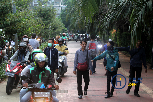 Ketika Para Pemotor Merampas Hak Pejalan  Kaki  