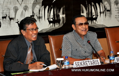 Sekretaris Pansel pimpinan KPK, Achmad Ubbe (kiri). Foto: SGP