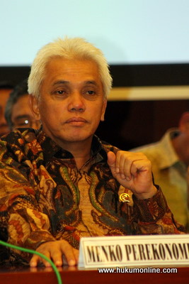 Menteri Koordinator Perekonomian, Hatta Rajasa, tegaskan tiga BUMN siap privatisasi tahun depan. Foto: SGP