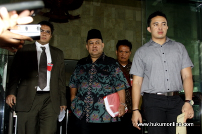 Terdakwa korupsi KPK, Walikota Bekasi Mochtar Mohammad (tengah), dinyatakan bebas di Pengadilan Tipikor Jawa Barat di PN Bandung. Foto: SGP