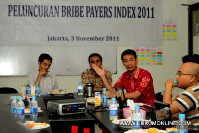 Berdasarkan Survei â€˜Bribe Payers Index 2011â€™ (Indeks Pemberi Suap) yang diluncurkan oleh Transparency International Indonesia (TII) peringkat Indonesia jadi juru kunci. Foto: SGP