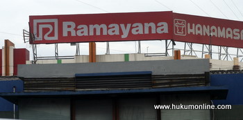 Dipecat dari PT Ramayana Lestari Sentosa (Ramayana) atas pesan pendek (SMS) yang dikirim. Foto: SGP
