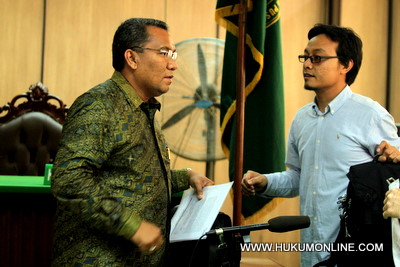 Sidang gugatan antara advokat David ML Tobing (kiri) dengan PT Telkomsel kembali digelar di PN Jakarta Selatan. Foto: SGP