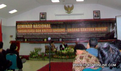 Seminar Sosialisasi dan Kritisi Undang-Undang Bantuan Hukum di Bandung Jawa Barat. Foto: M. Yasin