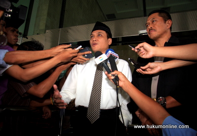 Menurut Wakil Ketua KPK M Jasin (kiri) praktek suap-menyuap perlemah integritas instansi. Foto: SGP 