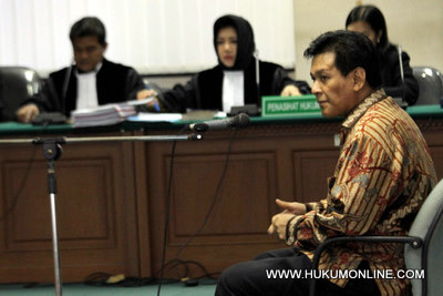 Aktor era 80-an Herman Felani jalani sidang perdana di Pengadilan Tipikor Jakarta. Foto: SGP