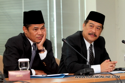 Kepala PPATK M Yusuf (kiri) mendesak adanya aturan mengenai pembatasan transaksi tunai. Foto: SGP