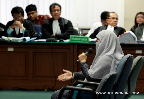 Wakil Direktur Keuangan Permai Grup Yulianis jadi saksi M Nazaruddin di Pengadilan Tipikor Jakarta. Foto: SGP