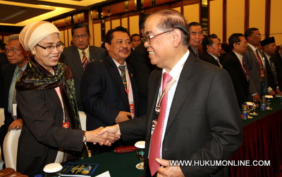 Ketua MA Harifin A Tumpa (kanan) minta para hakim untuk meningkatkan integritasnya. Foto: SGP