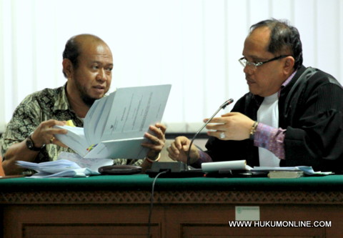 Secara tegas Hakim Pengawas Kepailitan nonaktif Syarifuddin (kiri) tolak buktikan hartanya dipersidangan. Foto: SGP