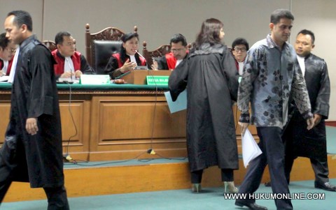 Kubu Nazaruddin minta Angelina Sondakh ditahan. Foto: SGP