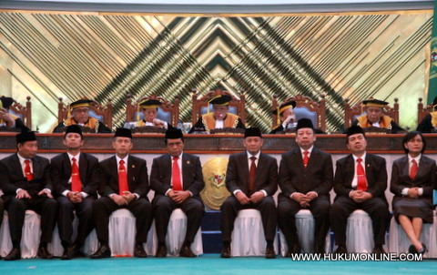Ketua MA Harifin A Tumpa sampaikan Laporan Tahunan MA Tahun 2011. Foto: SGP
