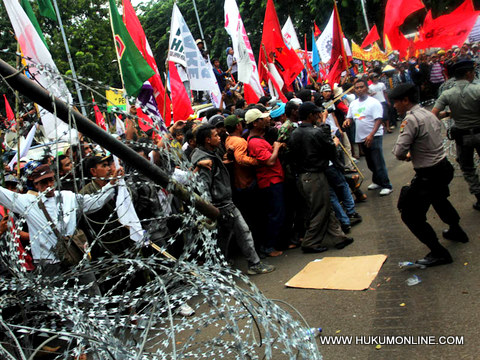Demo Buruh di depan istana negara. Foto: SGP