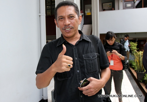PN Jakarta Selatan bebaskan terdakwa penjualan iPad, Charlie Mangapul Sianipar. Foto: SGP