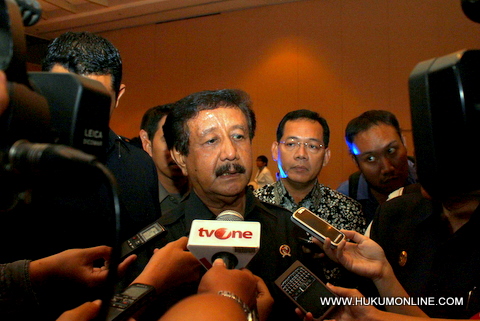 Jaksa Agung Basrief Arief katakan peluncuran buku Laporan Tahunan Kejaksaan 2011 guna perbaikan kinerja. Foto: Sgp
