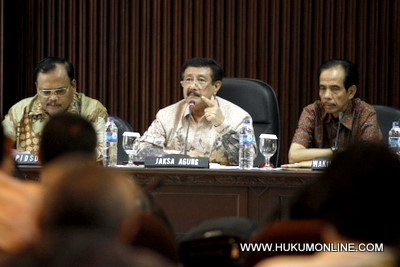 Jaksa Agung Basrief Arief (tengah) mengaku dilema eksekusi terpidana hanya dengan petikan putusan. Foto: Sgp