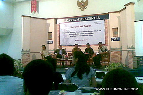 Diskusi publik Rancangan PP Syarat dan Tata Cara Pemberian dan Penyaluran Dana Bantuan Hukum. Foto: Mys