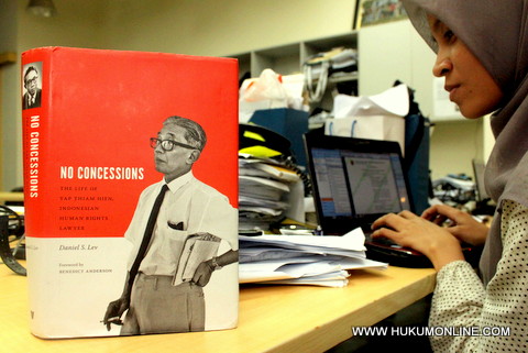 Salah satu literatur tentang Yap Thiam Hien. Foto: SGP