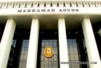 Mahkamah Agung diminta tolak PK terpidana korupsi yang buron. Foto: Sgp