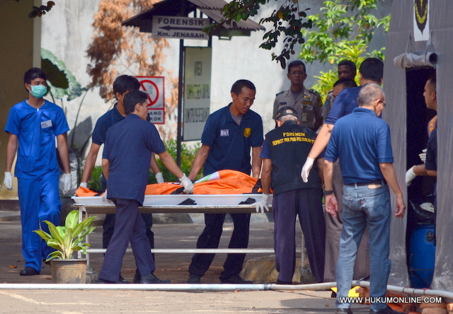 Korban tragedi jatuhnya pesawat Sukhoi Superjet 100 di RS Polri. Foto: Sgp