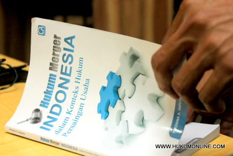 Buku Hukum Merger Indonesia dalam Konteks Hukum Persaingan Usaha karya Perdana A. Saputro. Foto: Sgp