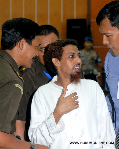 Umar Patek (tengah) terbukti berperan dalam bom bali. Foto: Sgp