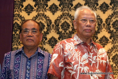 Bagir Manan (kanan), mantan Ketua Mahkamah Agung. Foto: Sgp 