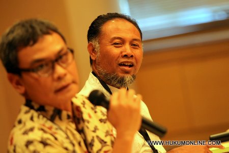 Wakil Ketua KPK Bambang Widjojanto saat konferensi pers di KPK. Foto: Sgp