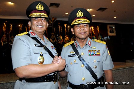 Kadiv Humas Mabes Polri Brigadir Jenderal Anang Iskandar (kiri). Foto: Sgp