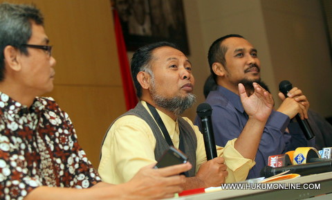 Wakil Ketua KPK Bambang Widjojanto (tengah). Foto: Sgp