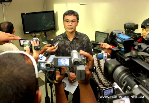 Juru Bicara KPK Johan Budi saat berikan keterangan pers kepada wartawan di gedung KPK. Foto: Sgp