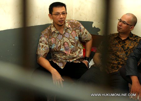 Sher Mohammaed Febry Awan alias Febry (kiri) diruang tahanan PN Jakarta Selatan. Foto: Sgp