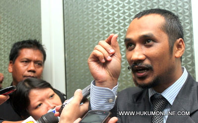 Abraham Samad (kanan) klaim KPK lebih dulu tangani kasus simulator. Foto: Sgp 