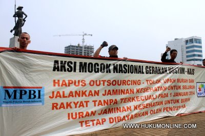 Demo buruh menolak sistem kerja outsourcing di Jakarta. Foto: Sgp