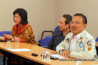 Sekretaris Umum Asosiasi Pengusaha Indonesia (Apindo), Suryadi Sasmita (tengah). Foto: Sgp