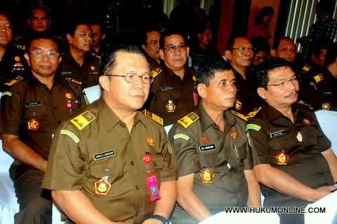 Direktur Penyidikan Jampidsus Kejagung Arnold Angkouw (kiri). Foto: Sgp