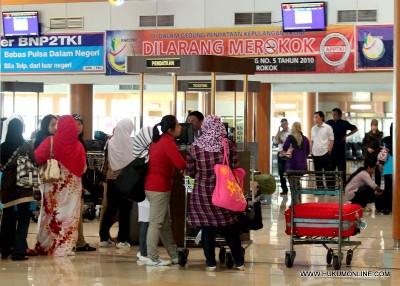Suasana pendataan para TKI yang baru tiba di Bandara Soekarno-Hatta. Foto: Sgp