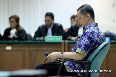 Majelis hakim Pengadilan Tipikor vonis terdakwa korupsi Dhana Widyatmika selama tujuh tahun penjara. Foto: Sgp