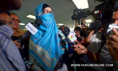 Terdakwa Neneng Sri Wahyuni usai sidang eksepsi di Pengadilan Tipikor Jakarta. Foto: Sgp
