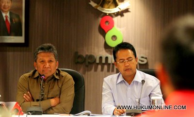 Kepala BP Migas R Priyono (kiri) menyatakan putusan MK dinilai pengaruhi investasi Migas. Foto: Sgp