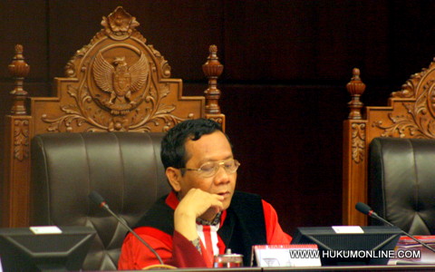 Ketua Majelis MK Mahfud MD dalam sidang pengujian UU No. 27 Tahun 2009 tentang UU MD3. Foto: Sgp