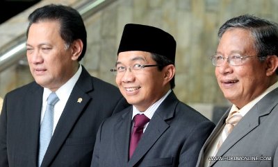 Ketua Dewan Komisioner OJK Muliaman Hadad (tengah). Foto: Sgp