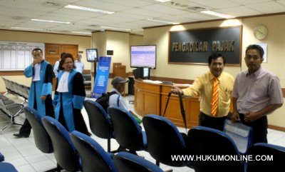 Hakim Pengadilan Pajak usai pimpin sidang wajib pajak di gedung Sutikno lantai  9. Foto: Sgp