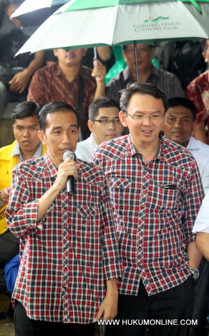 Gubernur DKI Jakarta Jokowi (kiri) diminta lebih peka terkait tarif parkir. Foto:Sgp