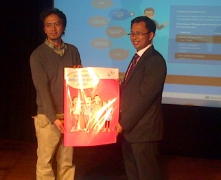 Co-author komik Beng Rahadian (kiri), Kepala Perwakilan BSA di Indonesia Zain Adnan (kanan). Foto: M-15