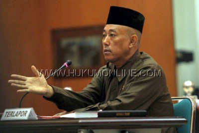 Hakim adhoc Asmadinata saat menjalani sidang MKH. Foto: SGP