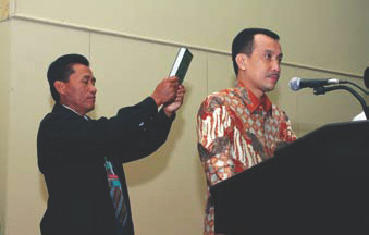 Ketua Umum Perbarindo Joko Suyanto (baju batik). Foto: www.perbarindo.or.id