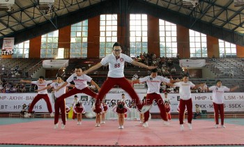 Aksi salah satu tim cheerleaders peserta PPAKH 2013. Foto: SGP