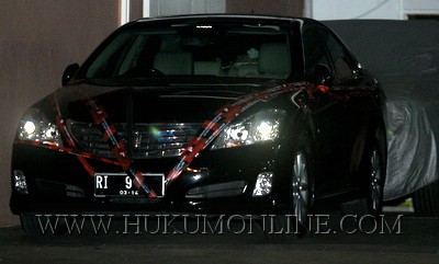 Mobil dinas Ketua MK turut disita oleh KPK. Foto: SGP